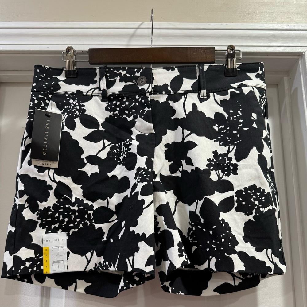 The Limited Black & White Floral Shorts 🆕🆕🆕 Size 8